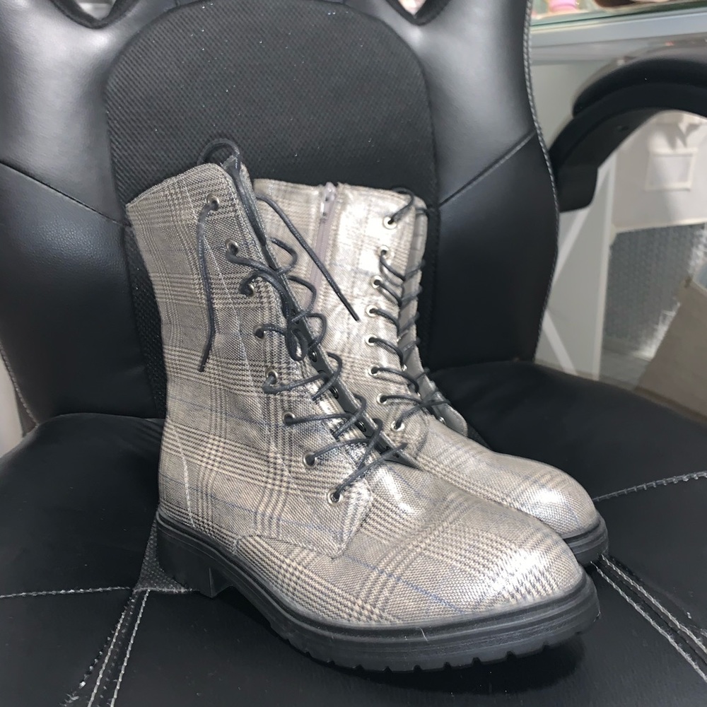 JustFab check pattern boots in 9.5